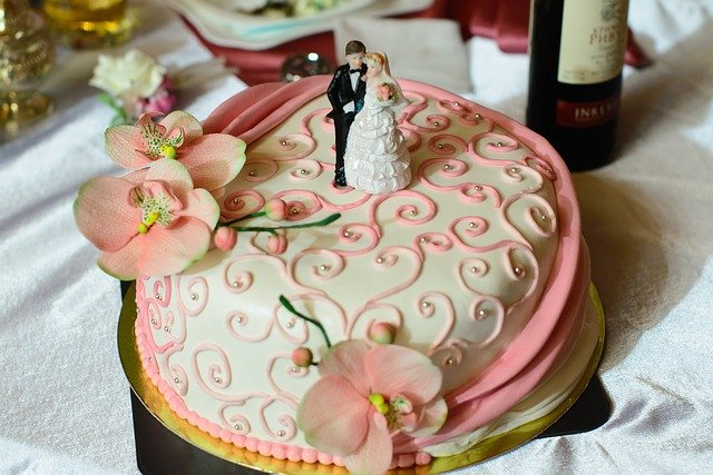 bolo de casamento rosa e branco
