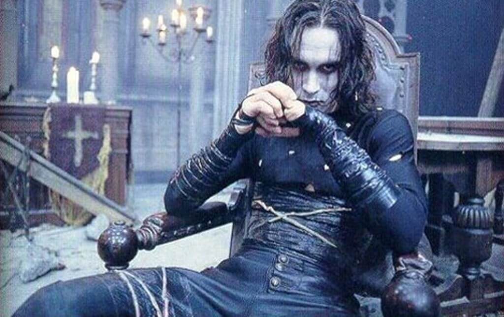 foto da cena do filme o corvo