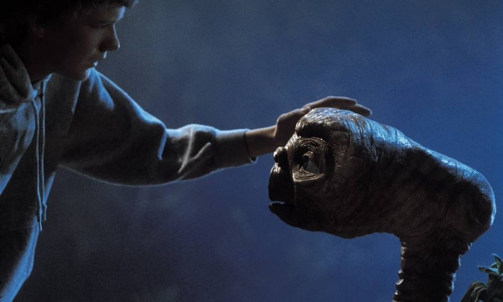 cena do filme ET. O Extraterrestre de 1982