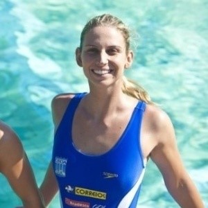foto da nadadora Nayara Figueira