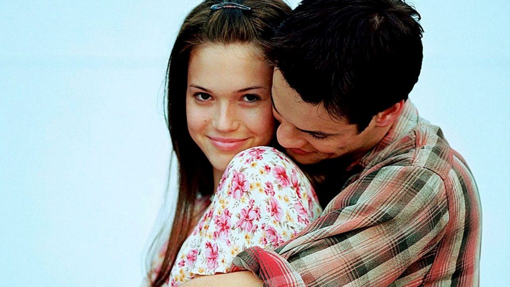 casal protagonista do filme um amor para recordar em uma cena clássica do romance