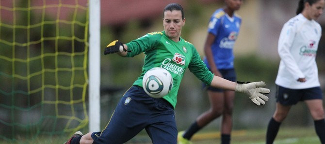 foto da jogadora de futebol Andreia Suntaque