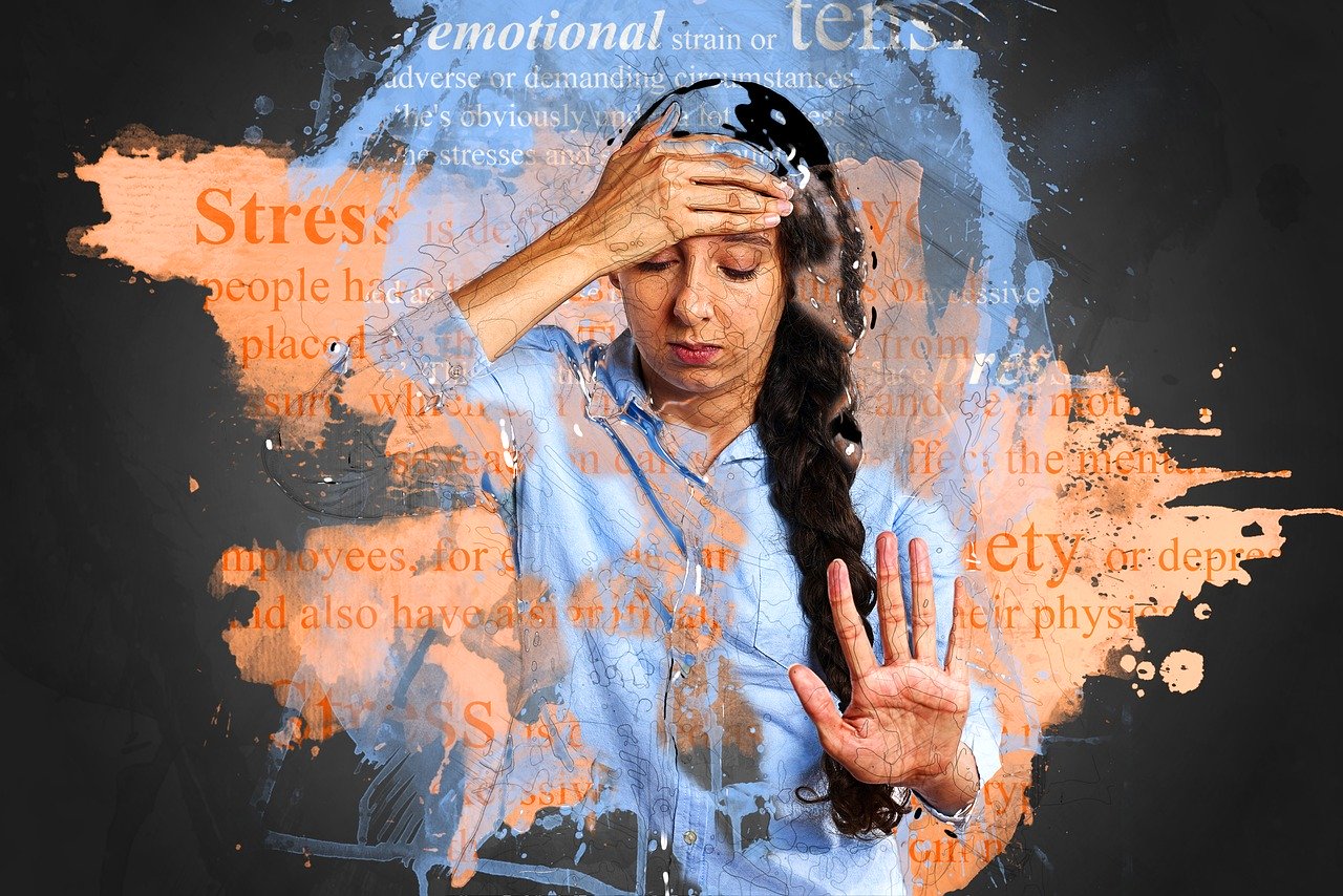 imagem de uma mulher com estresse e ansiedade
