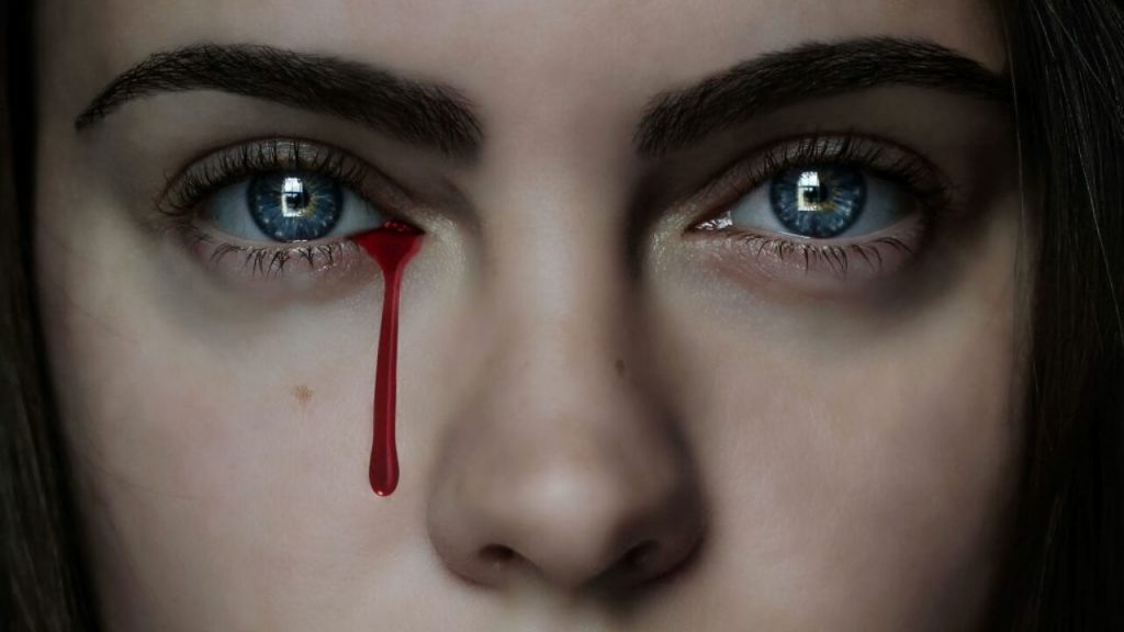 mulher chorando sangue