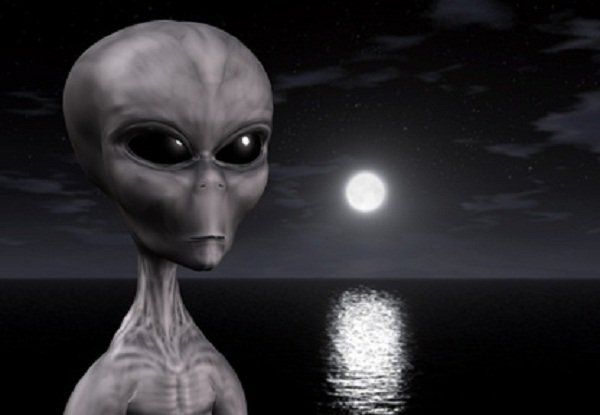 alienígena a noite no escuro