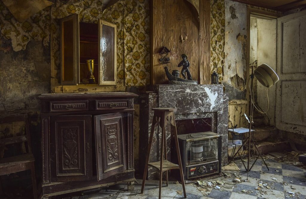 interior de uma casa abandonada