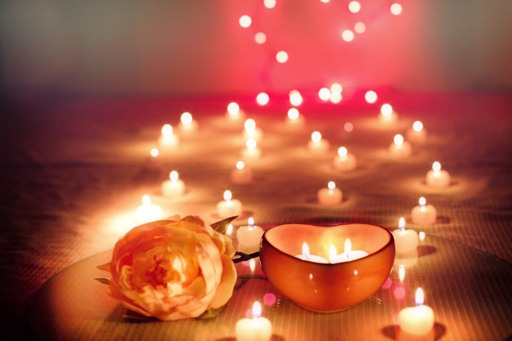 feitiço com velas e rosas